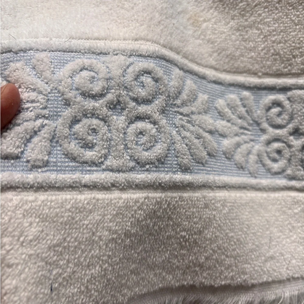 Vintage Cannon Monticello Hand Towel Santa Cruz White Sculpted 26x15